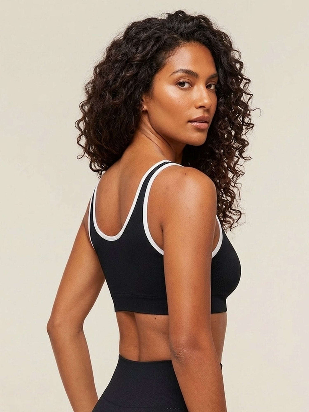 Edge Bra Seamless Medium Impact – Black Chelsea Athleisure 